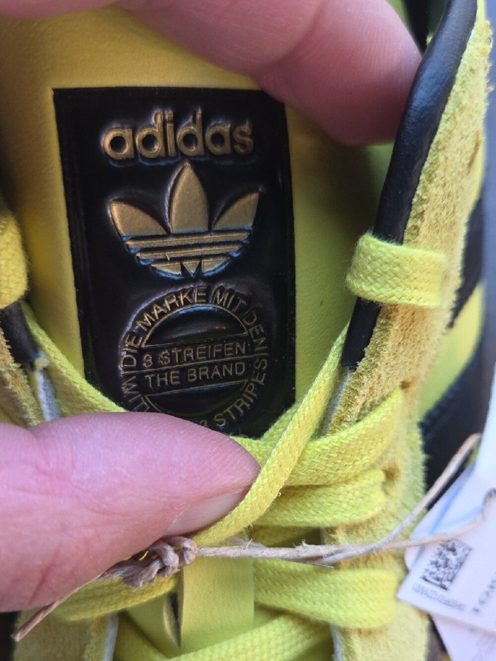 Adidas Size 8 Tokyo Men's Yellow and Black Retro Sneakers NEW With Tags - Picture 4 of 10
